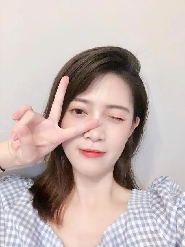 自拍九宫格姿势pose！拼图自拍更加分更可爱
