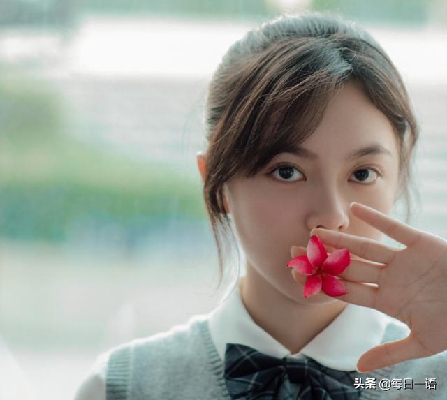 赵今麦高考后首次营业，看清照片后，评论都是一片“尖叫声”