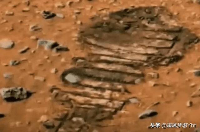 火星发现神奇“脚印”, 是人类还是外星人