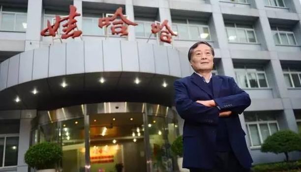 父亲是“中国现金首富”，银行存款上百亿，女