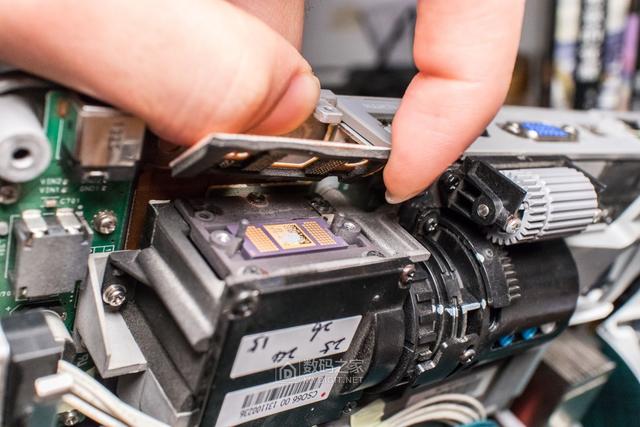 卡西欧CASIO激光+LED短焦投影仪UP50WN拆解，维修偏