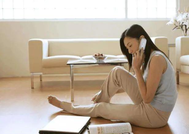 每月給母親打5千，回家後看見母親的樣子，女兒：媽，是我害了你