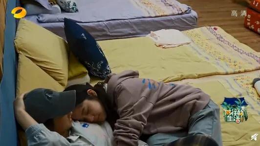 欧阳娜娜失控痛哭“突躲何炅怀中”!崩溃自揭心情低落:每天睡不着