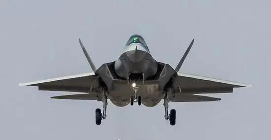“超级鹘鹰”明年现身？国产海4代能否借鉴F-35由A到C？