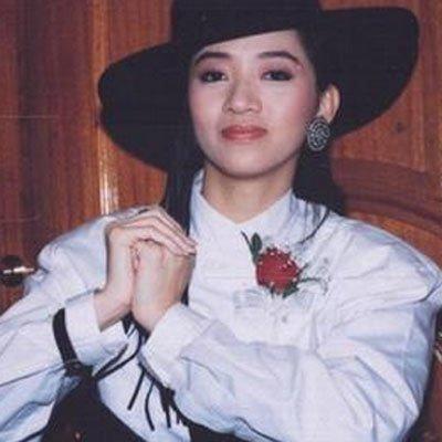 28年前的夏天，黄朗维怒甩梅艳芳耳光，谁知当晚就被“教训”