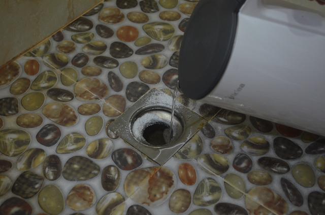 洗衣粉和食盐混合在一起，用途真厉害，一年能省不少钱，涨知识了