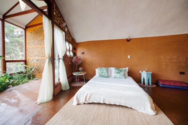 这个异想天开的”土轮船“，由回收的轮胎和瓶