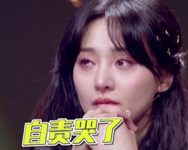 郑爽忘词崩溃大哭，万茜弹错琴淡定重来，没有对比就没有伤害