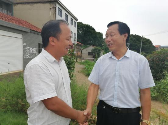 湖北武穴田在娥：防汛堤上，一路慰问，一路谢谢，一路爱心暖港城