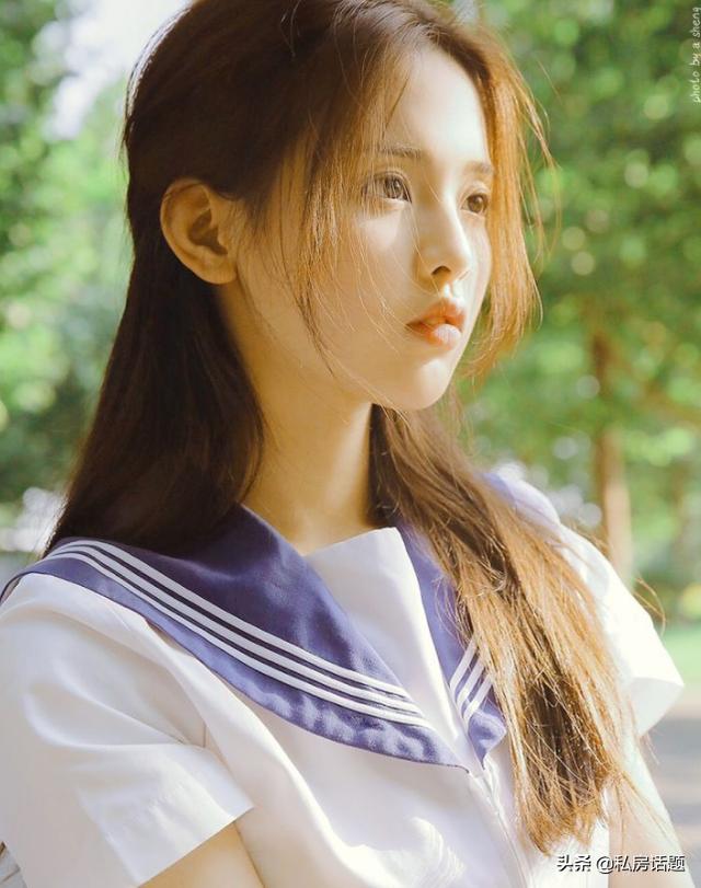 杨超越和鞠婧祎，一个初恋脸，一个高冷脸，你喜欢哪一个