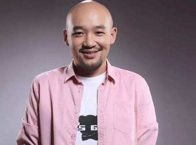 出狱后的李代沫，真变成了“网络乞丐”，直播三句离不开刷礼物