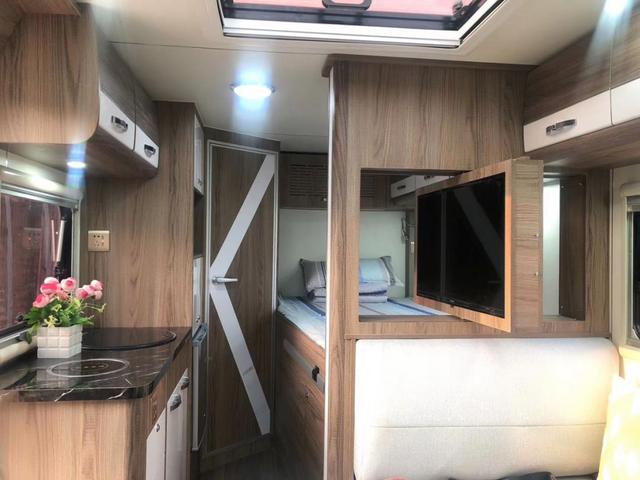 潔晨福特底盤全新小額頭C型房車