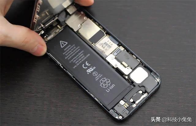 苹果使用多久就该换电池了？iPhone电池更换，一定要换原装的？