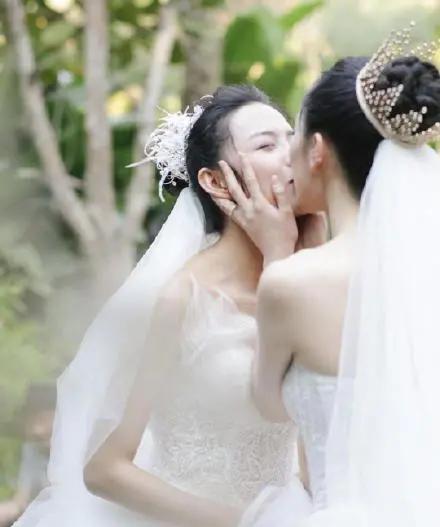 杨丽萍徒弟水月同性婚姻：按照喜欢的方式走着