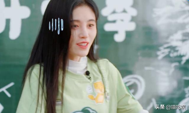 鞠婧祎化浓妆录综艺，谁注意贾玲一针见血说的啥？老前辈眼光真毒