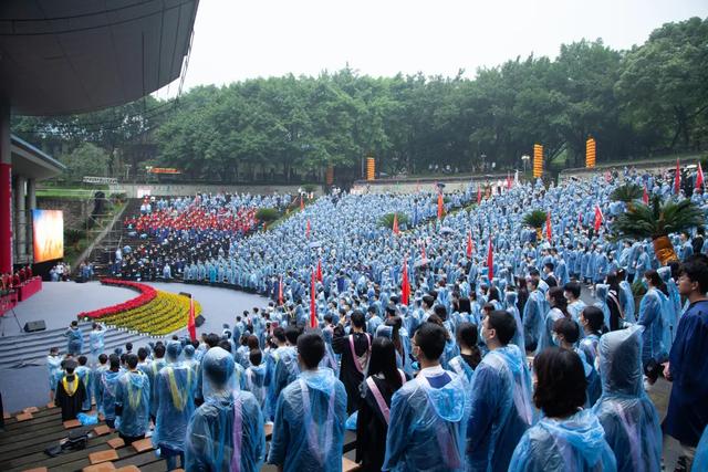 “复兴民族兮，誓作前锋”重庆大学的毕业典礼太感人……