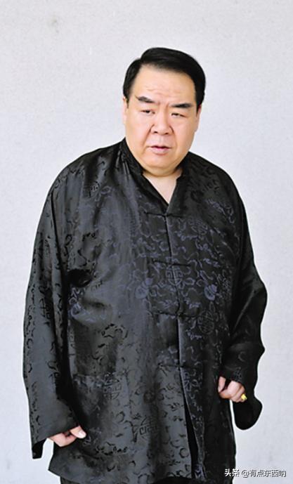 肥猫郑则仕，欠8000万债，还捐款50万，被遗忘晚