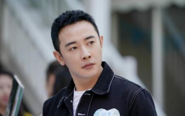 曾与罗晋同居2年，被张艺谋看中走红，颜值不亚于唐嫣今却成这样