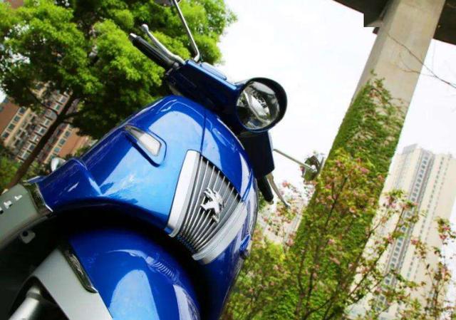 标致又现王炸！碟刹配ABS，油耗2.9升，高抓魔力轮胎是亮点