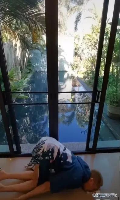 46岁“虚竹”高虎：拍戏撞死灯光师，装修电死工