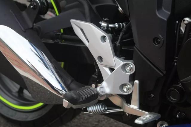 铃木最炫“街车小子”！动力合适，颜值惊艳，