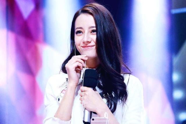 黄景瑜聊热巴满脸羡慕，光吃不胖？她胖到了该