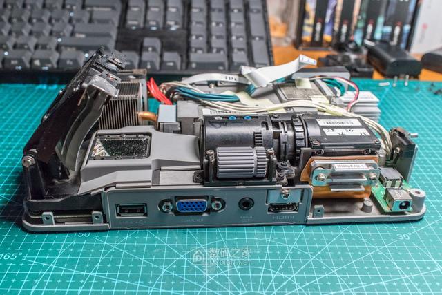 卡西欧CASIO激光+LED短焦投影仪UP50WN拆解，维修偏