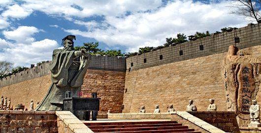 古董商捐献一批秦简, 内容颠覆史书, 专家: 请别