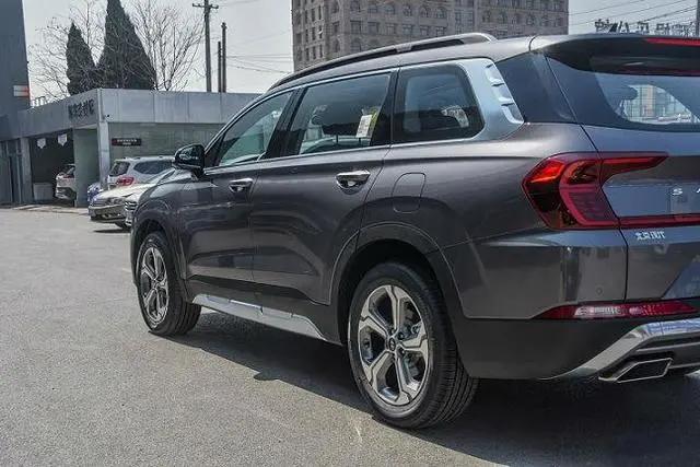 月销仅260台，现代胜达是真的卖不动了，若降价5万你接不接受？