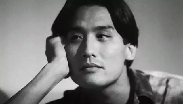 没想到6夺影帝的梁家辉还是个专栏作家！你究竟