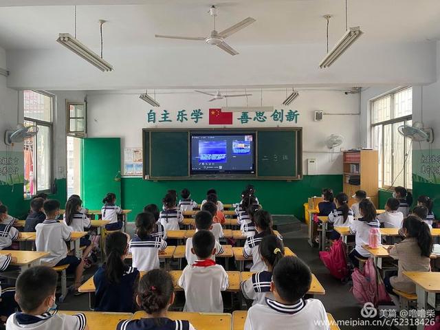 �ͷ���У԰ ���λ��ɳ��������ڶ�ʮ��Сѧ���ν����������ʵ