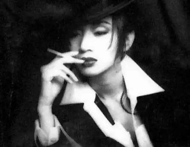 女星要是帅起来，就没男人什么事了！她们比男人还要刚