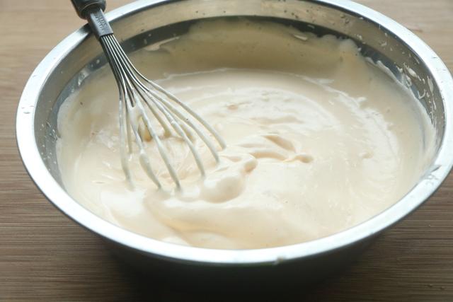 比戚风蛋糕简单，失败率低，更适合新手操作，松软好吃，不回缩