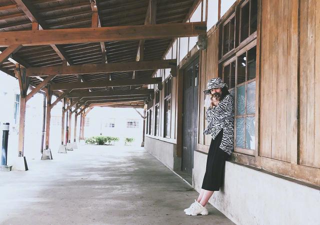 [悔不当初]郭碧婷感慨“悔不当初”后关评论引热议 脚踩豪门的她怎么了？