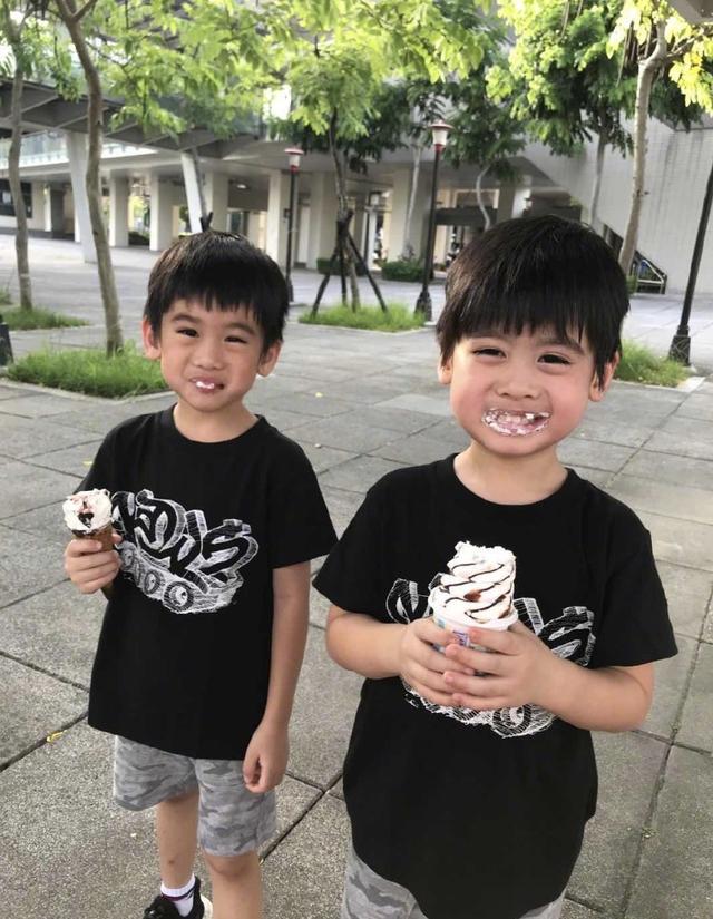 陈若仪晒四年前旧照，Kimi抱着弟弟好暖心，双子星颜值越来越高