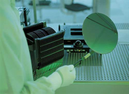 中国半导体错过两代发展，落后近七十年，第三