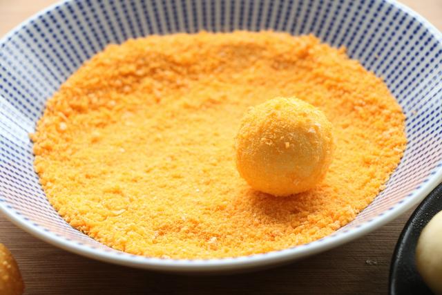 夏天就饞土豆這個吃法，又香又脆，咬一口還拉絲，成本只要幾元錢