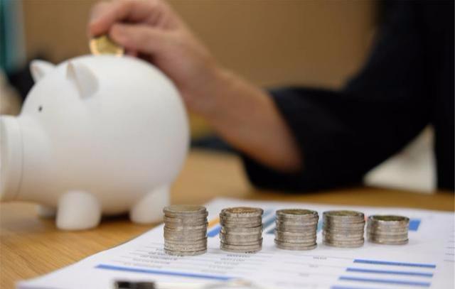 手里有10万存款，10年后还能值多少钱？网友：还