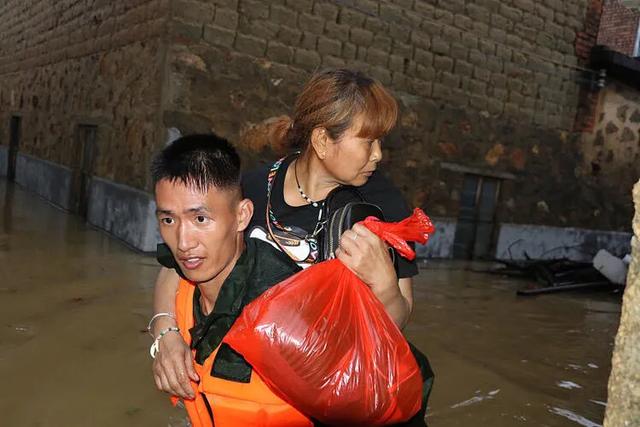 最高降雨676毫米，南方8省暴雨致176万人受灾，高