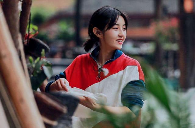 女艺人不想录制综艺，何炅发来一条短信：无法拒绝