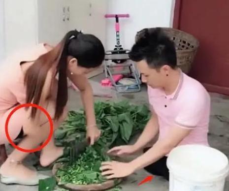 成都“连体情侣”，真情不抵现实，男子寻得新