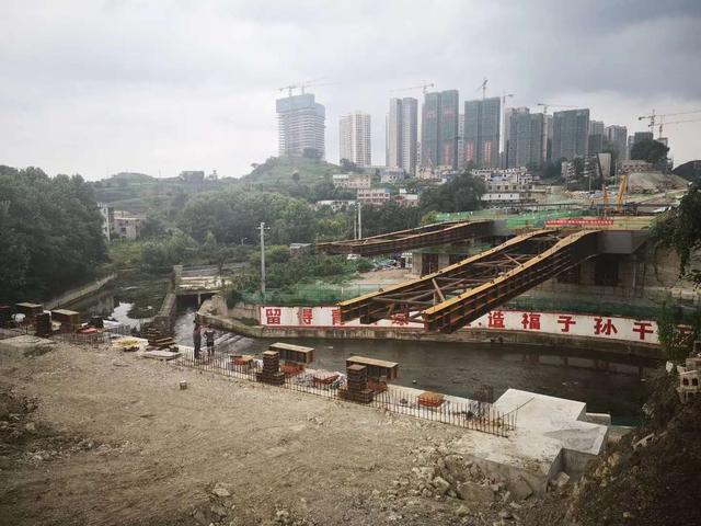 人春钢构承建的马王庙金钟河桥工程——实现贵阳市“两个第一”