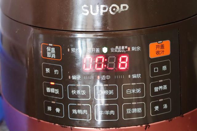 夏天最适合做这道懒人菜，一个电饭锅就搞定，荤素搭配，营养美味
