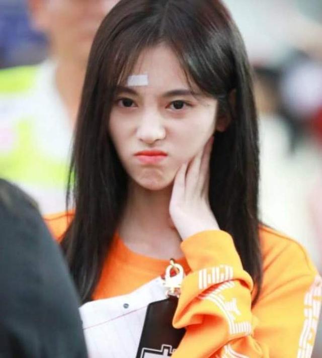 鞠婧祎也没多漂亮？一个表情让网友粉转路，其他明星敢做这动作？