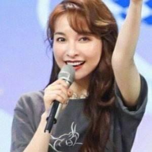 37岁吴昕：花了14年才把自卑揉碎，从她身上我看到了无数人的影子