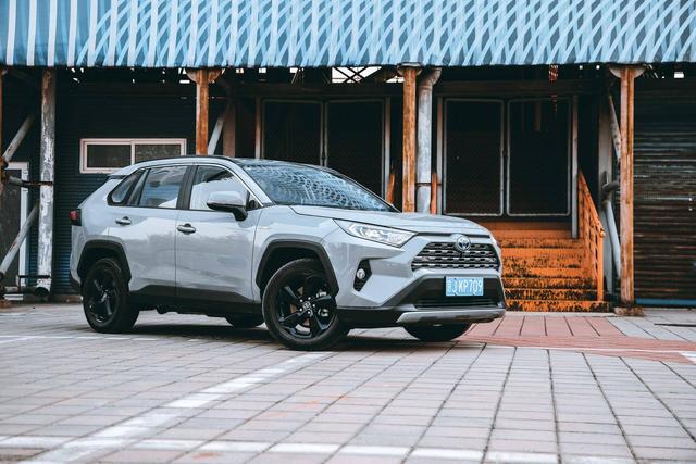 試駕丨每公里只需3毛錢的家用利器，全新一代豐田RAV4榮放雙擎