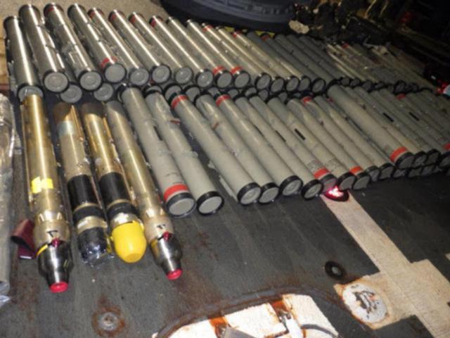 军火船被拦截，美军开舱后倒吸一口冷气，白宫