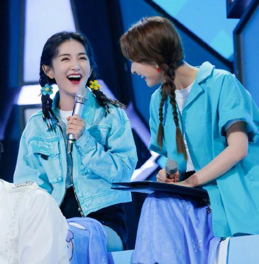 虞书欣帮王耀庆录制加油视频，王耀庆看后又皱眉头，这是在报复吧