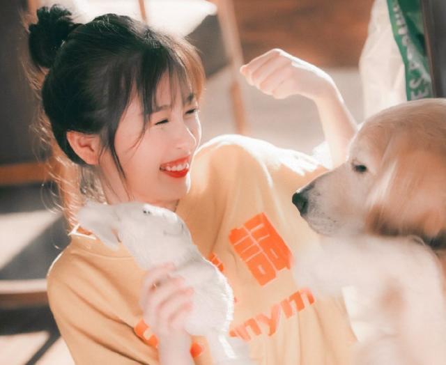 虞书欣帮王耀庆录制加油视频，王耀庆看后又皱眉头，这是在报复吧