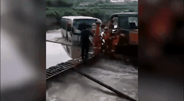 辅警|开挖掘机救人辅警张宗南：这是我应该做的！